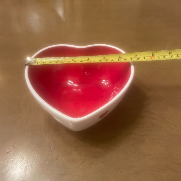Set of 3 Terramoto Ceramic Valentine's Heart Shaped Bowls. - Picture 4 of 9